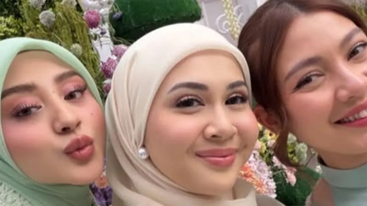 Deretan Selebriti di Pengajian Syifa Hadju Jelang Nikah dengan El Rumi
