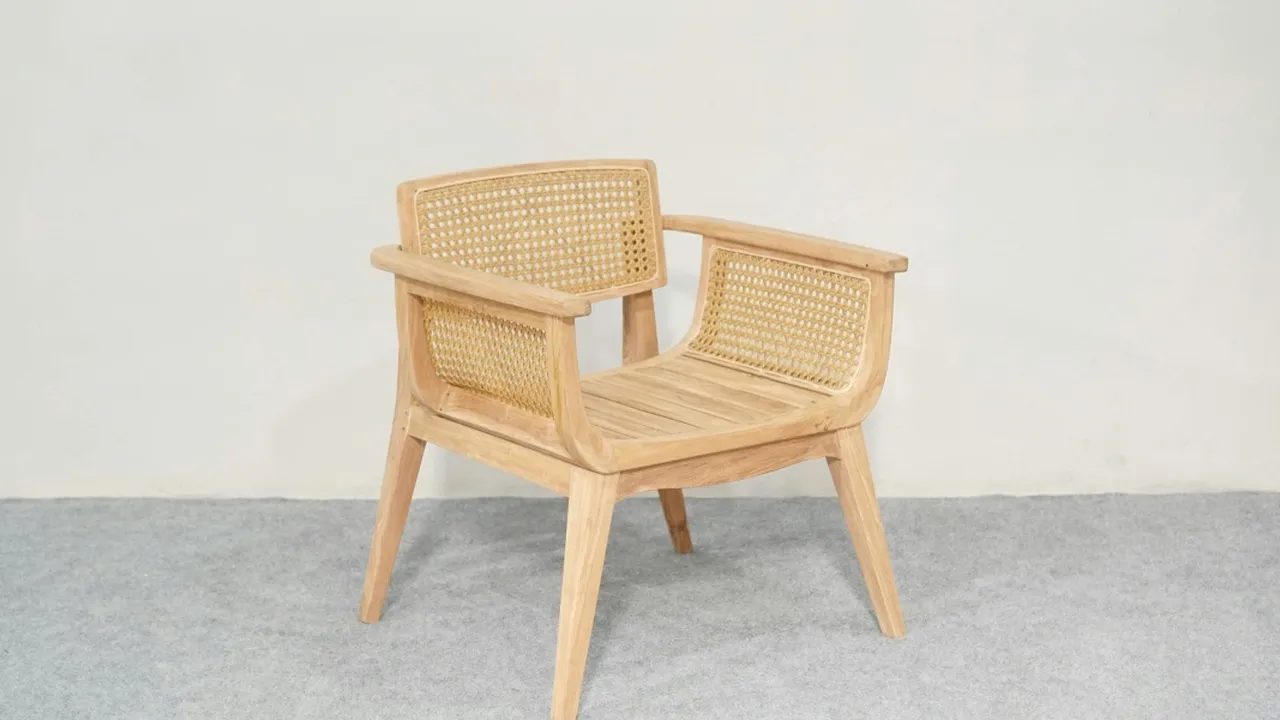 Desain Elegan, 5 Model Kursi Kayu Terkini yang Bikin Cantik Dekorasi dalam Rumah
