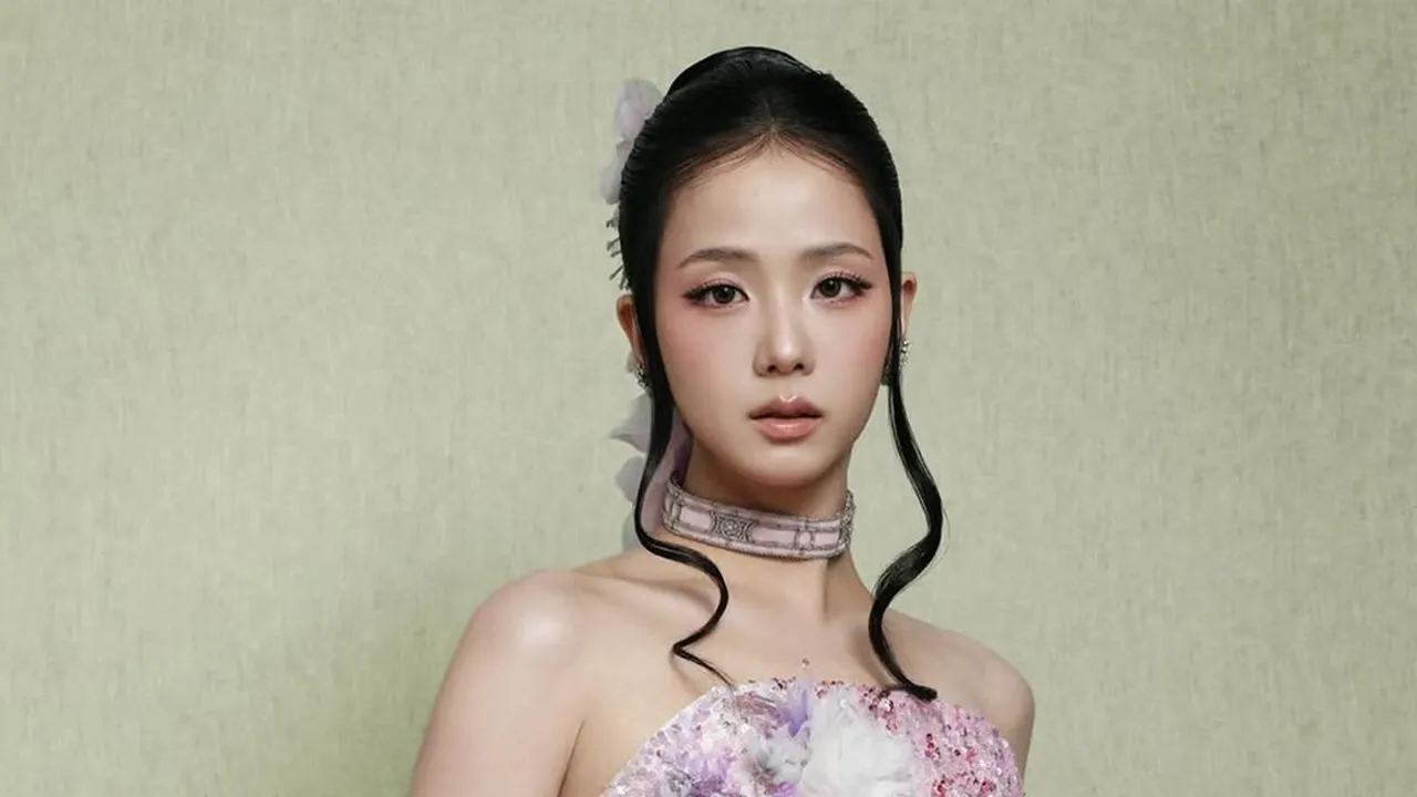 Desainer Ini Klaim Tim Jisoo Blackpink Tidak Kembalikan Outfit Rancangannya