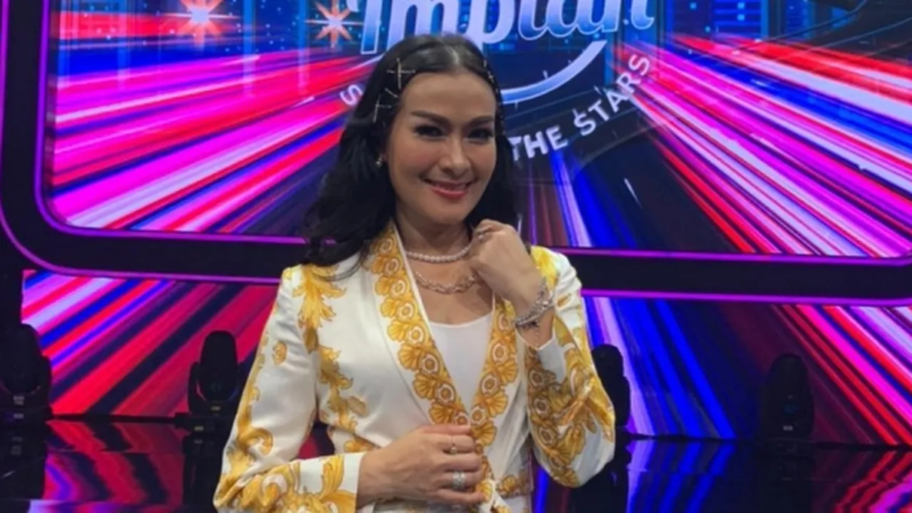 Desainer Muda Berbakat, Resti Puspitasari Kenalkan Koleksi Baru yang Bikin Nyaman Para Artis