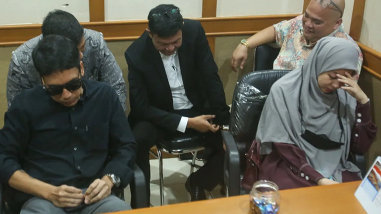 Desta dan Natasha Rizki Kompak Datang di Sidang Perdana, Sepakat Untuk Cerai