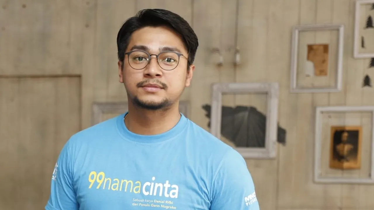 Deva Mahenra Syuting Bareng Santri, Tak Dikenali Sebagai Artis dan Dipanggil 'Gus'