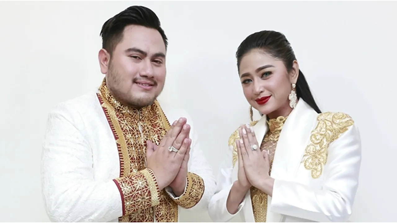 Dewi Perssik & Nassar Bawakan Soundtrack Sinetron Azab Diiringi Orkestra