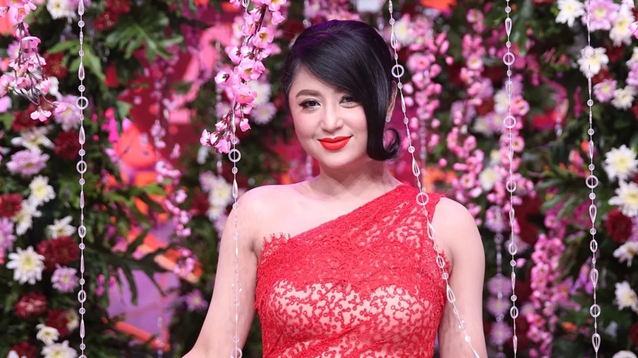 Dewi Perssik Curhat Kini Berada di Fase Hidup yang Membuatnya Kuat Sebelum Bahagia