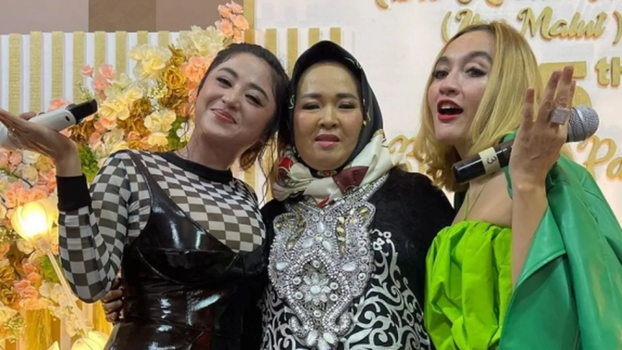 Dewi Perssik Hadir di Perayaan Ulang Tahun Sultan Pangkal Pinang, Dibayar Hingga Ratusan Juta Rupiah!