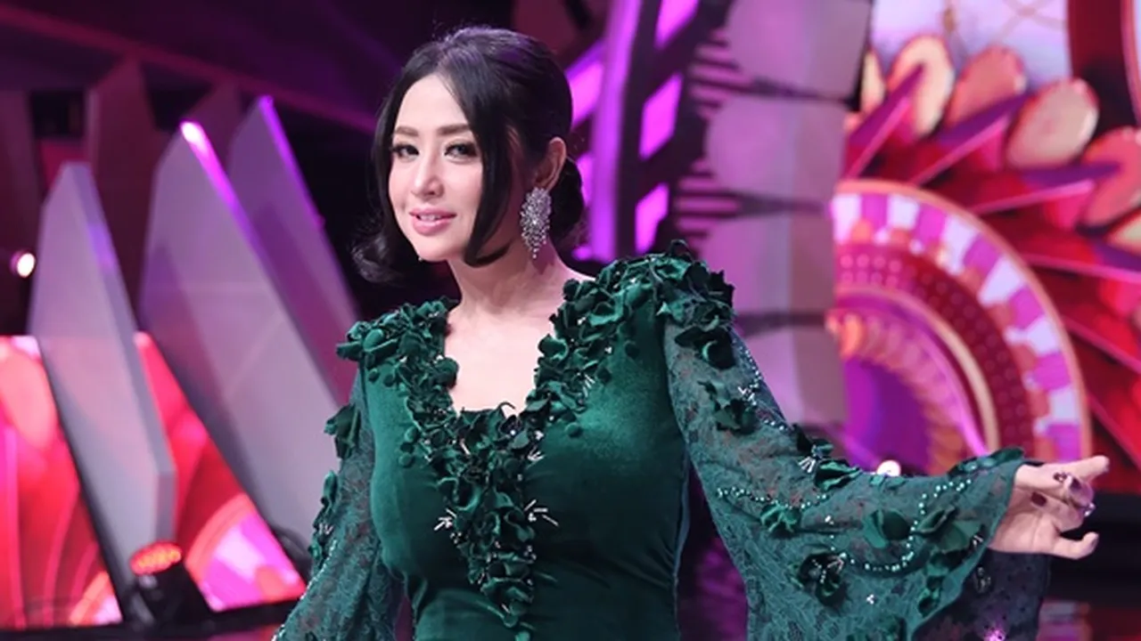 Dewi Perssik Mendadak Singgung Soal Beda Manusia dan Anjing, Sindir Siapa?