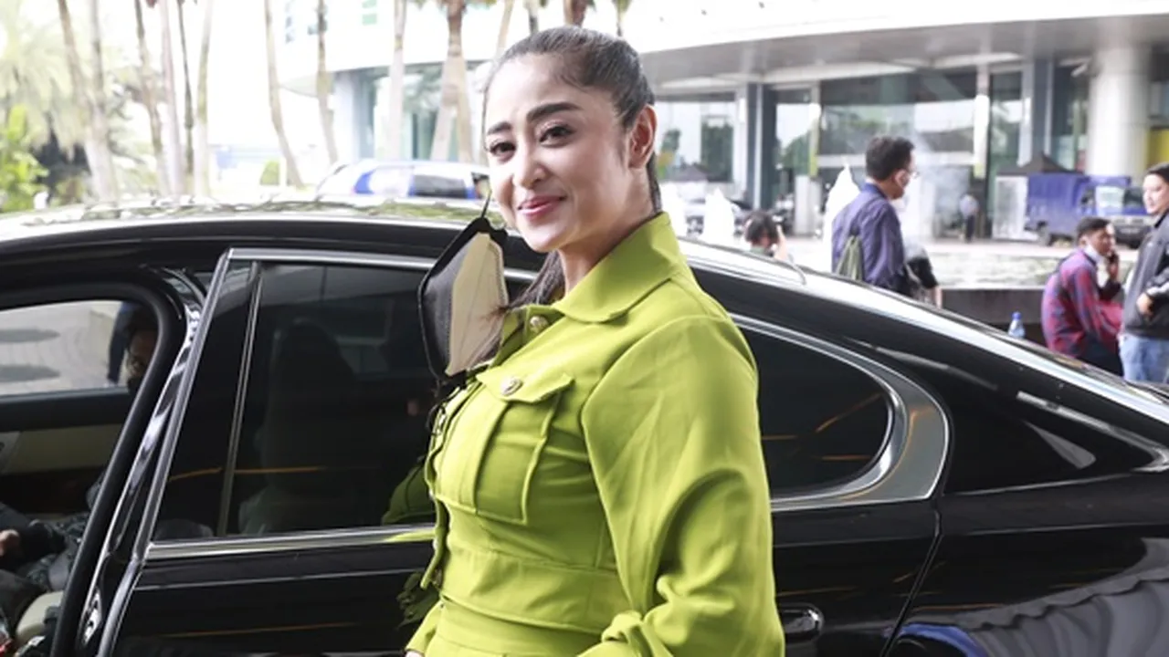 Dewi Perssik Ngamuk ke Asisten Pribadi, Berang Karena Difitnah