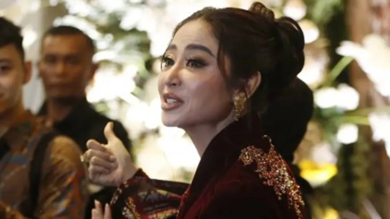 Dewi Perssik Rugi Gara-gara Akun Facebook Palsu, Siap Tempuh Jalur Hukum