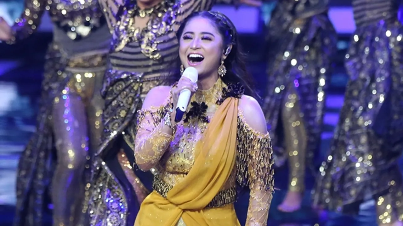 Dewi Perssik Total Latihan Pole Dance, Sampai Muntah-Muntah dan Kaki Kapalan