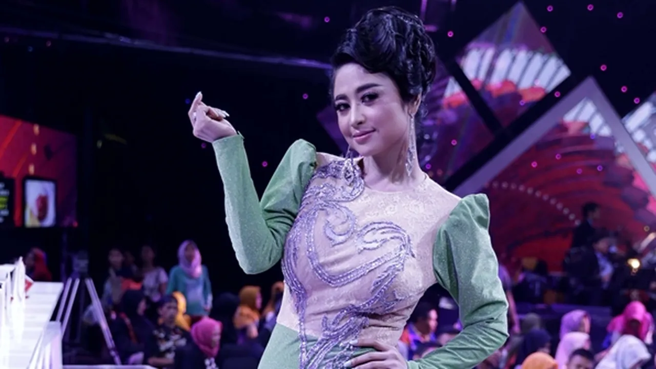 Dewi Perssik Unggah Foto Saat Masih Remaja, Seketika Panen Pujian