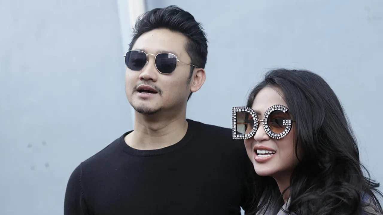 Dewi Perssik Ungkap Sikap Romantis Angga Wijaya, Dari Masak - Pakaikan Celana Dewi Perssik Ungkap Sikap Romantis Angga Wijaya, Dari Masak - Pakaikan Celana