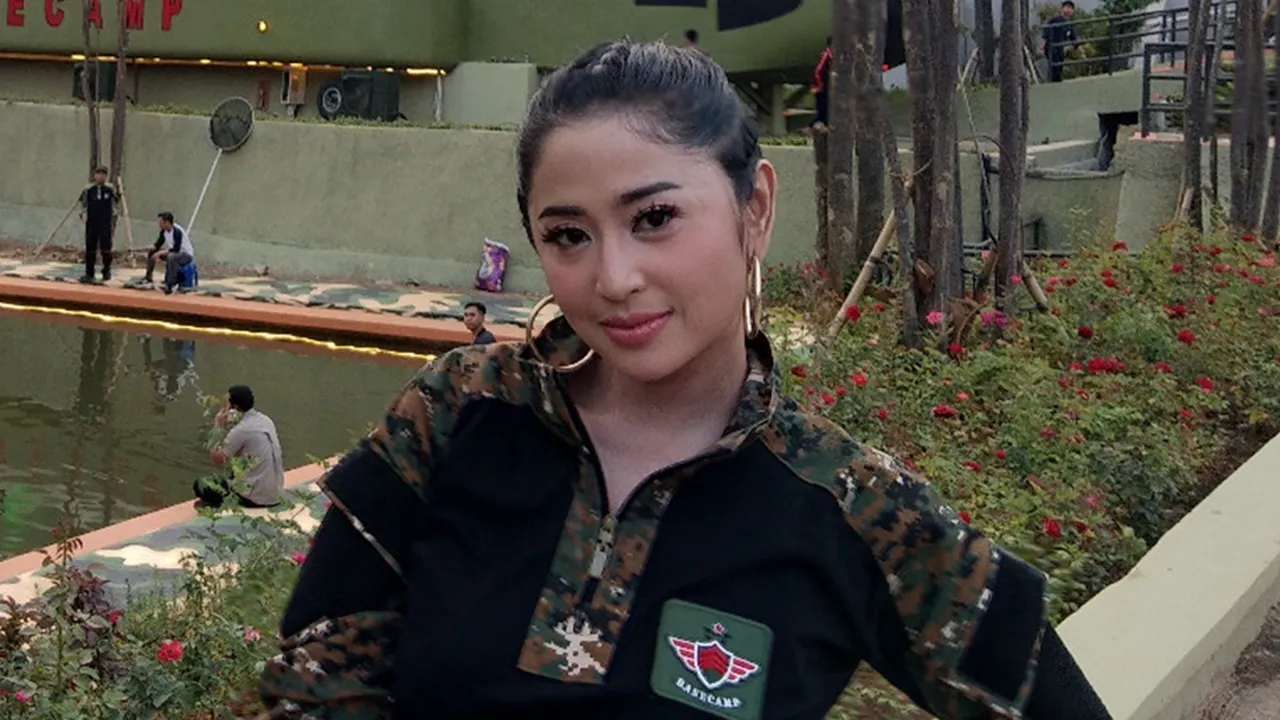 Dewi Perssik Wujudkan Impian Almarhum Ayah Dengan Cara Ini