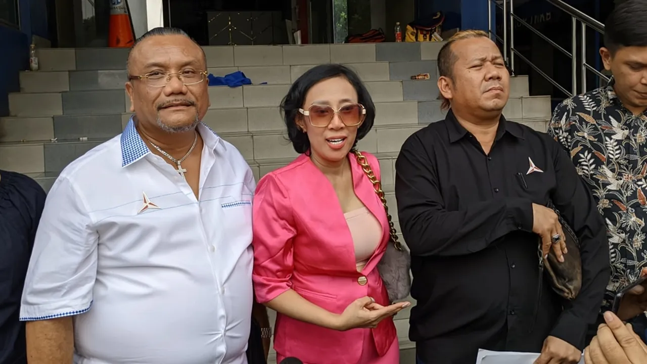 Dewi Sanca Laporkan Seorang Selebritis ke Polda Metro Jaya, Tak Terima Tudingan Cepu