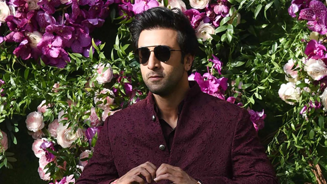 Diam-Diam, Ranbir Kapoor Follow Katrina Kaif dan Deepika Padukone di Instagram