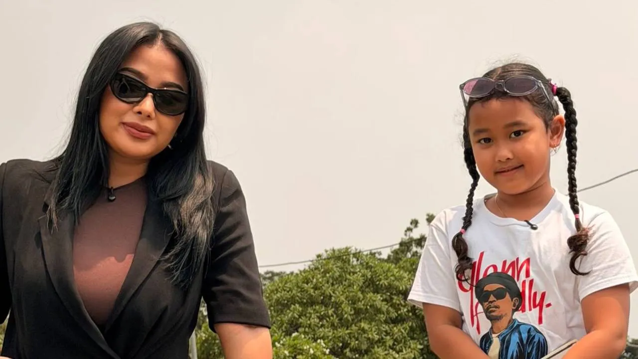 Diantar Mutia Ayu, Gewa Sebut Makam Glenn Fredly 'Rumah Ayah'