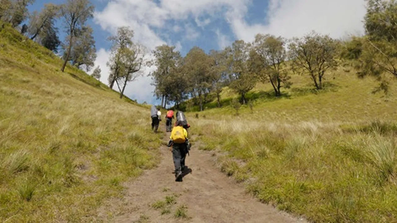 Dibatasi 120 Orang dalam Satu Hari, Pendakian Gunung Semeru Kembali Dibuka