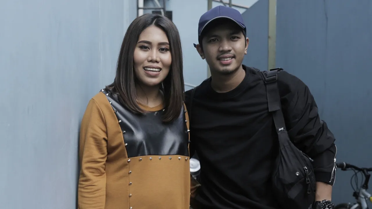 Dibelikan Mobil Mewah Oleh Sang Suami, Evi Masamba: Dapat Duit Dari Mana Lu