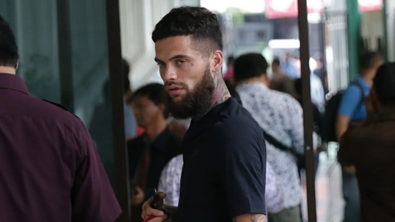 Diego Michiels Posting Foto Background Biru, Untuk Buku Nikah? Diego Michiels Posting Foto Background Biru, Untuk Buku Nikah?