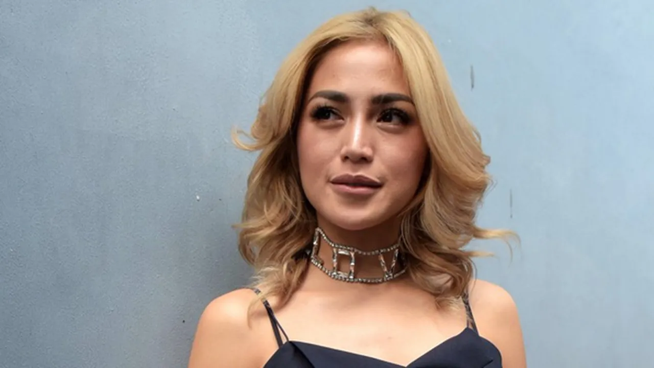 Digendong Richard Kyle, Jessica Iskandar: Dia Terlalu Hot