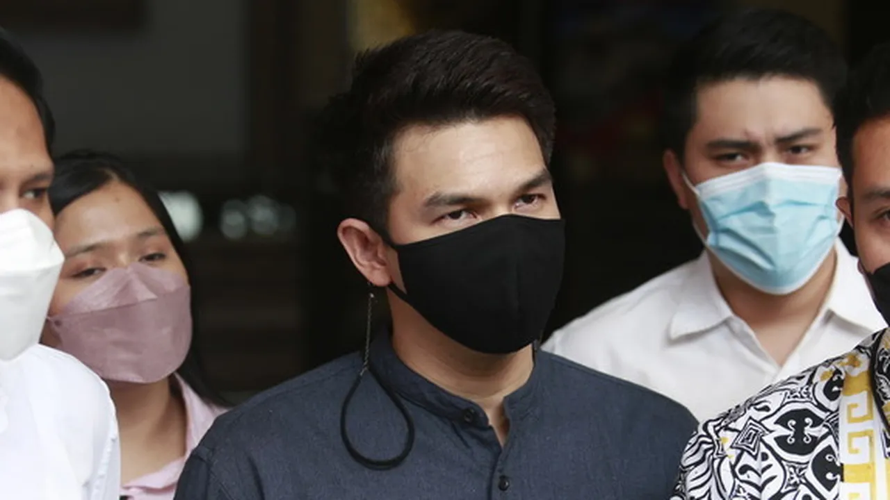Digugat Cerai Istri, Jonathan Frizzy Bantah Tudingan Selingkuh