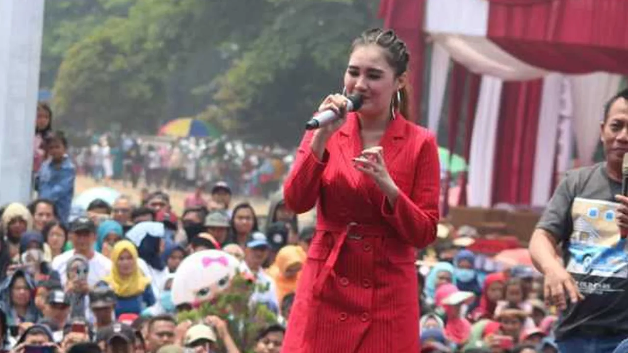 Diisukan Jadi Selingkuhan Mantan Bupati Kediri, Nella Kharisma Membantah