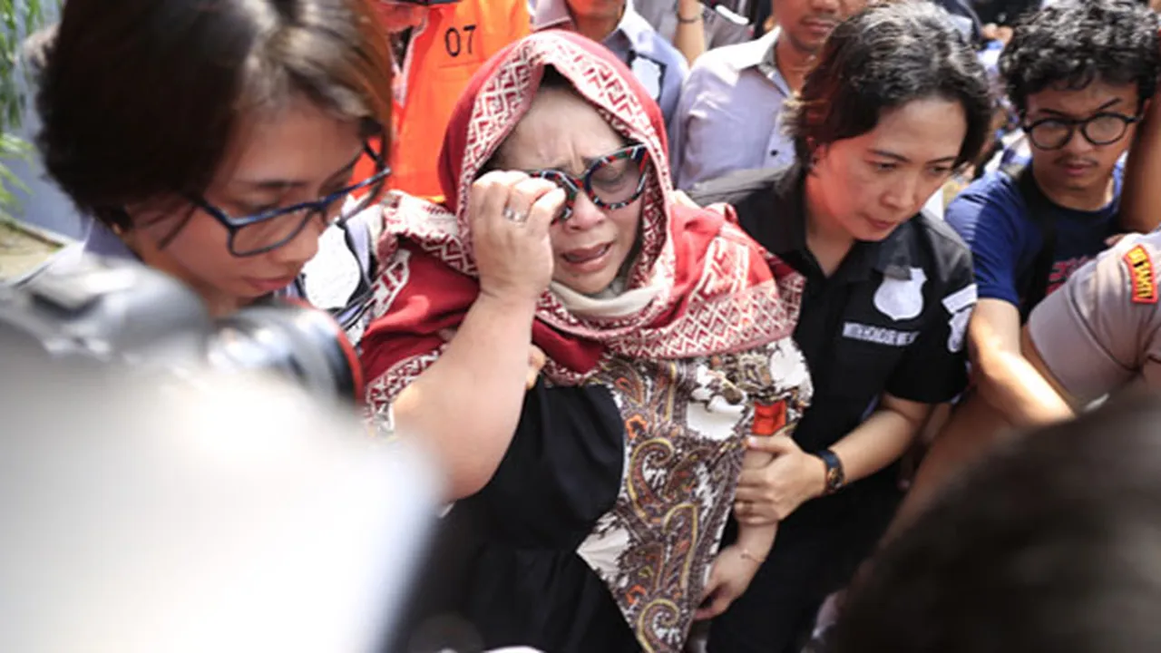 Dijenguk Cucu, Nunung Akhirnya Bisa Tersenyum dan Tertawa