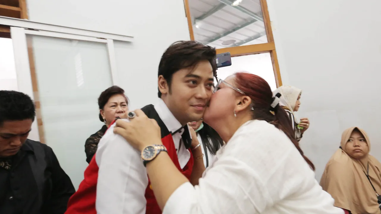 Dijenguk Sang Ibu, Kriss Hatta Beri Pesan Manis