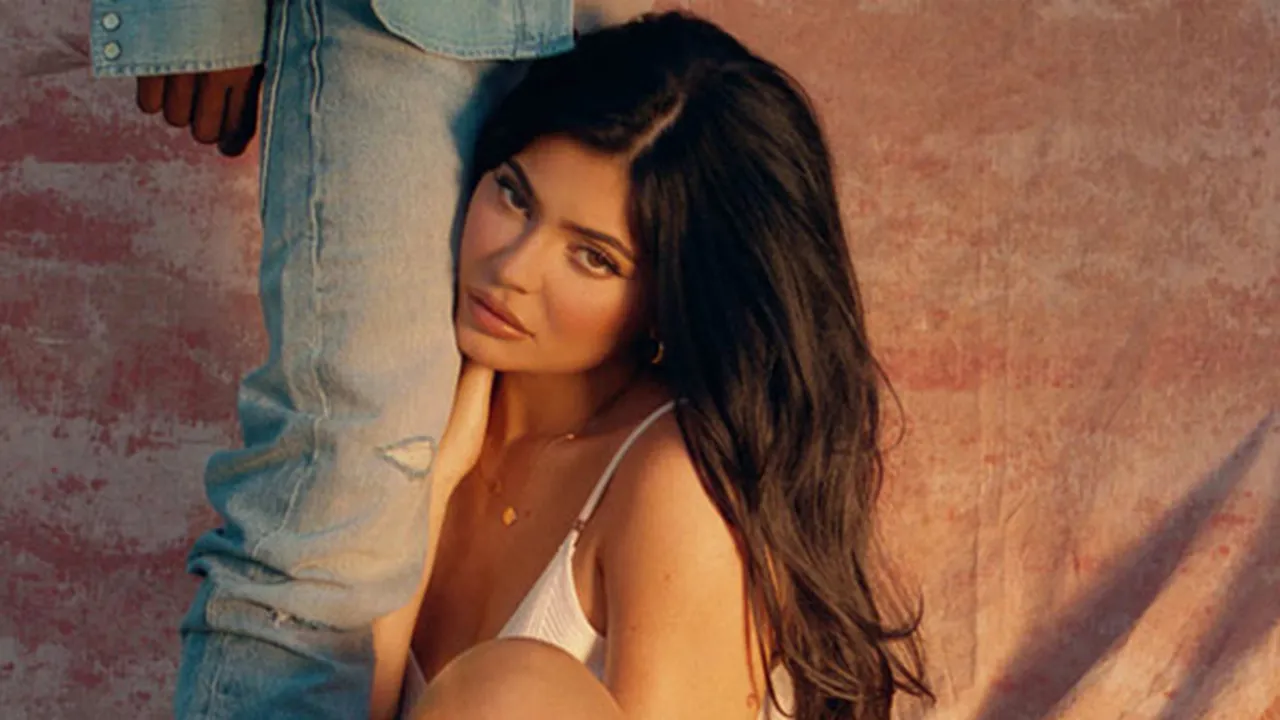 Dikabarkan Break, Kylie Jenner Hadiri Pernikahan Justin Bieber Tanpa Travis Scott