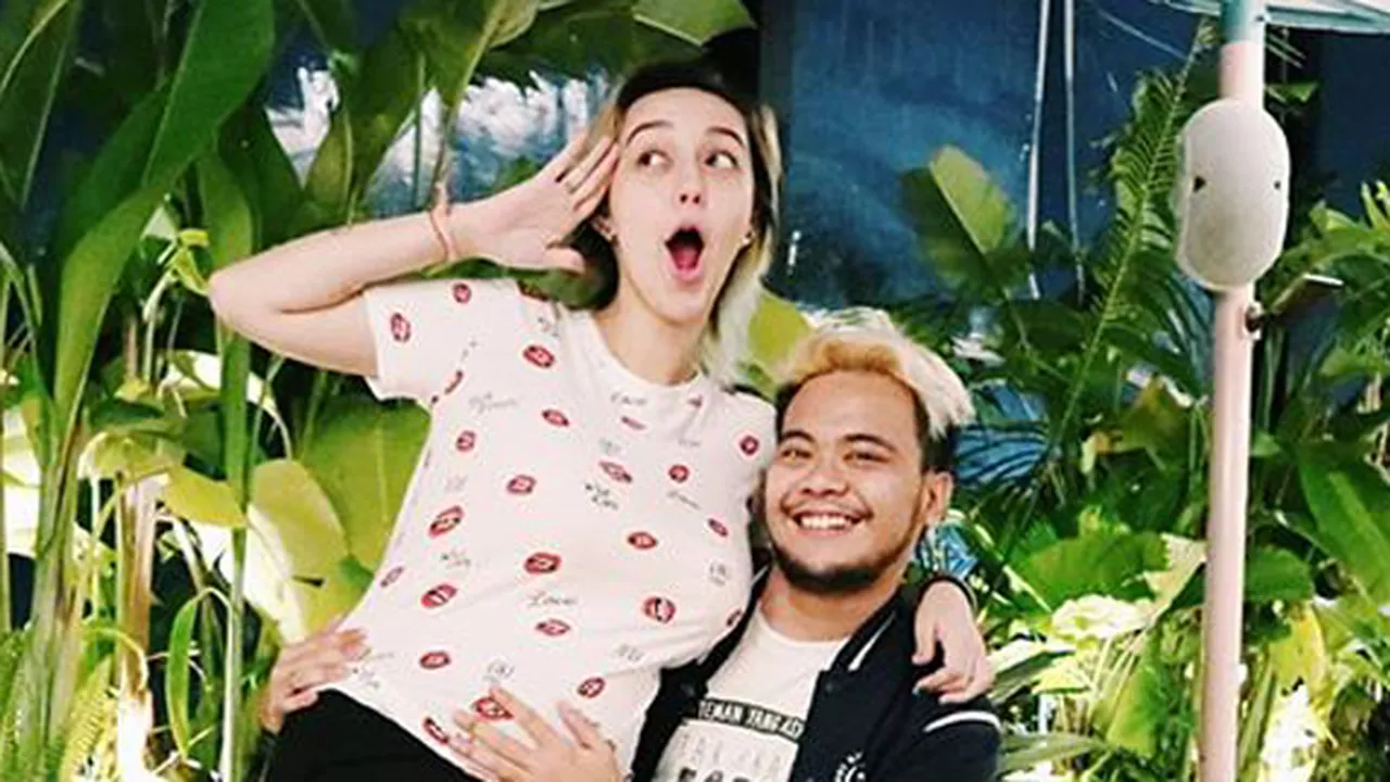 Dikabarkan Cerai, Reza SMASH Masih Bersama Sang Istri di Hari Lebaran