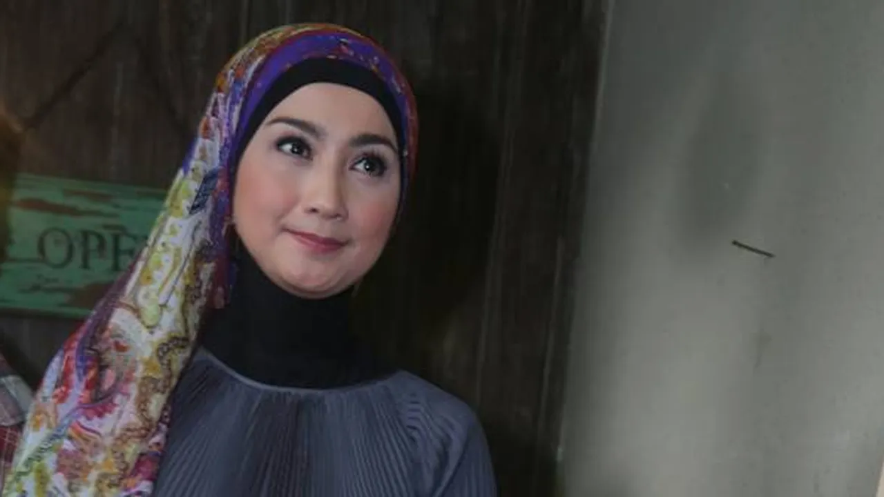 Dikabarkan Dekat dengan Pilot, Desy Ratnasari Akhirnya Buka Suara Dikabarkan Dekat dengan Pilot, Desy Ratnasari Akhirnya Buka Suara