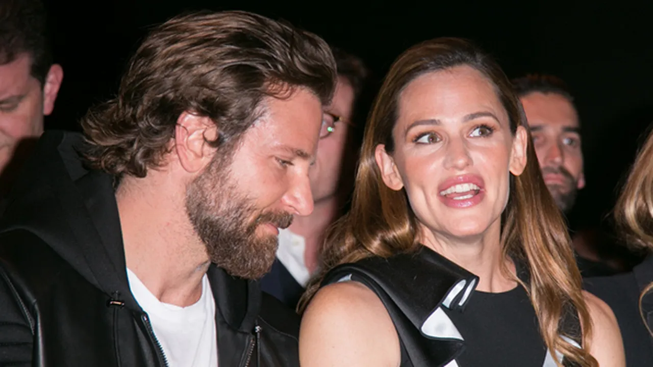 Dikabarkan Dekat, Ini Status Hubungan Jennifer Garner & Bradley Cooper yang Sebenarnya
