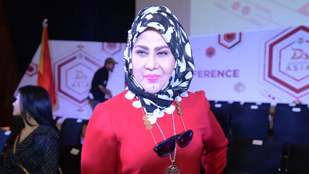 Dikabarkan Meninggal Dunia, Begini Kondisi Terbaru Elvy Sukaesih