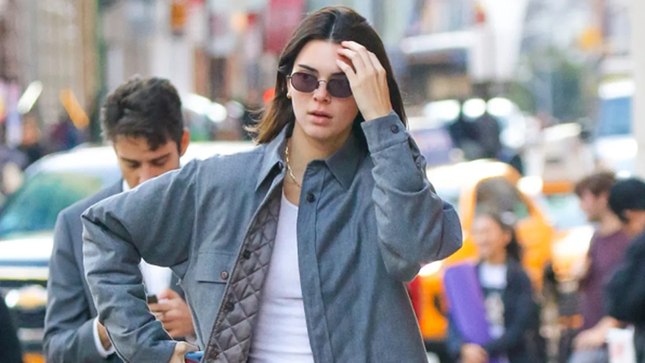 Dikabarkan Pacaran, Kendall Jenner dan Devin Booker Tertangkap Mesra-Mesraan di Pantai