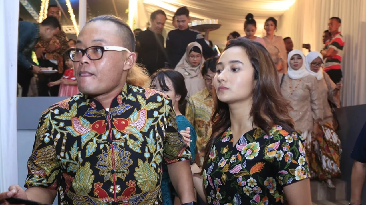 Dikabarkan Putus, Naomi Zaskia Antarkan Sule 'Nikahi' Wanita Lain