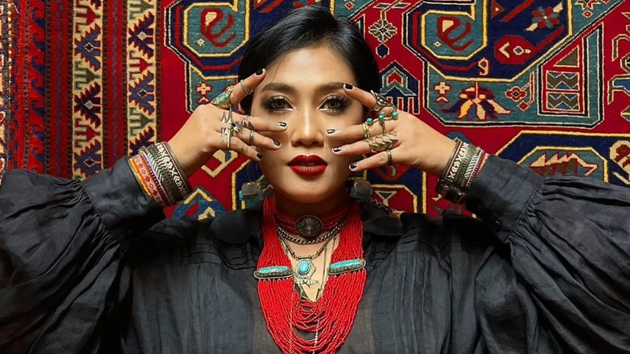 Dikira Single, Erie Suzan Ternyata Sudah Pacaran 11 Tahun dengan Sosok Rahasia