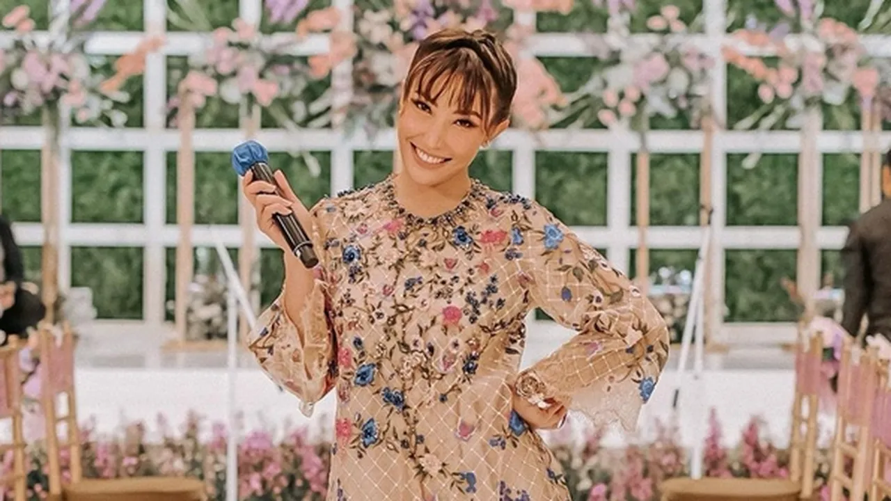 Dilibatkan di Acara Siraman Aurel Hermansyah, Ayu Dewi Menangis Bahagia