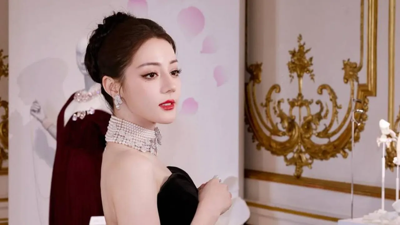 Dilraba Dilmurat dan Austin Lin Hadir di Drama China Terbaru, 'The Blue or the Other Blue'