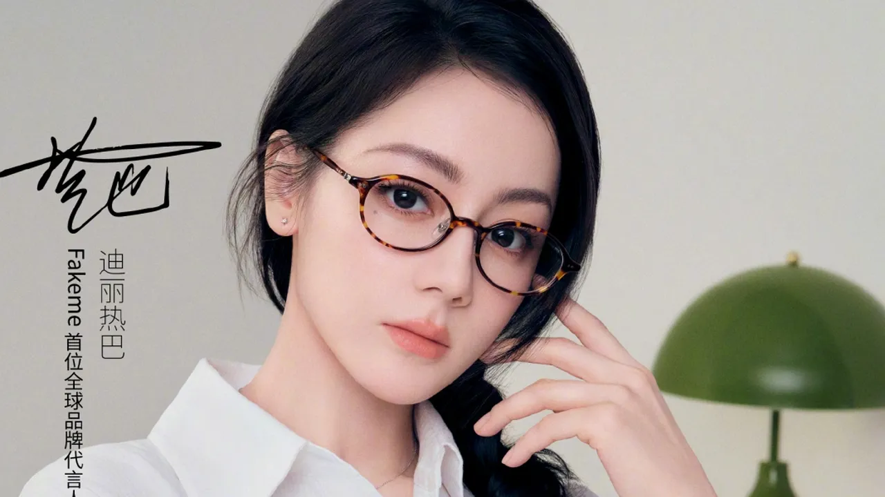 Dilraba Dilmurat Resmi Jadi Global Brand Ambassador Pertama untuk Fakeme Eyewear