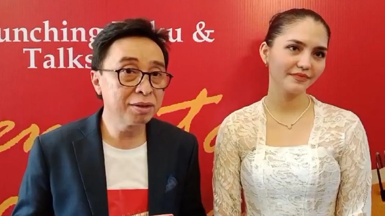 Dimeriahkan Juliette Angela, Suaib Mappasila Luncurkan Buku 'Mencatat Indonesia' Dimeriahkan Juliette Angela, Suaib Mappasila Luncurkan Buku 'Mencatat Indonesia'