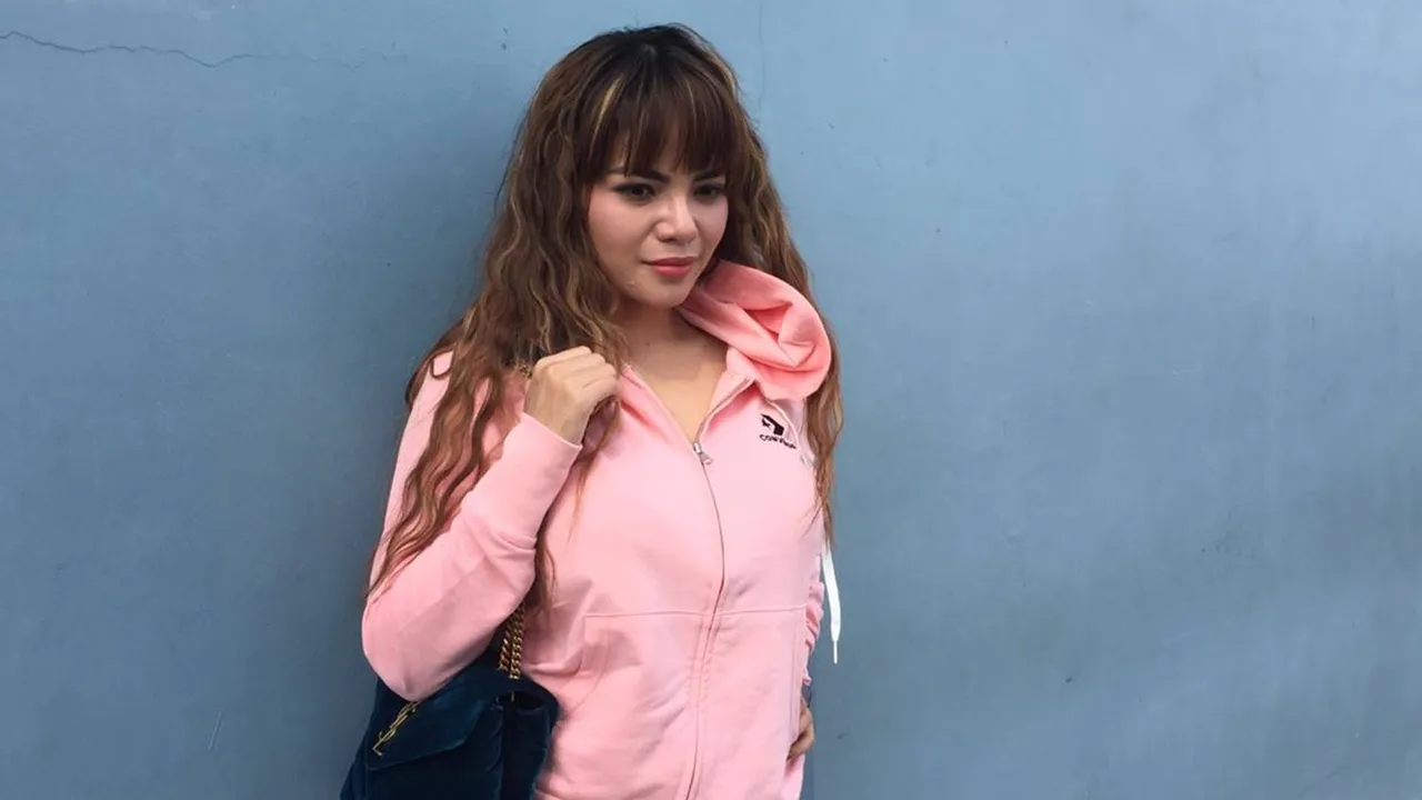 Dinar Candy Pernah Diledek Nikita Mirzani: Make Up Ketebelan!
