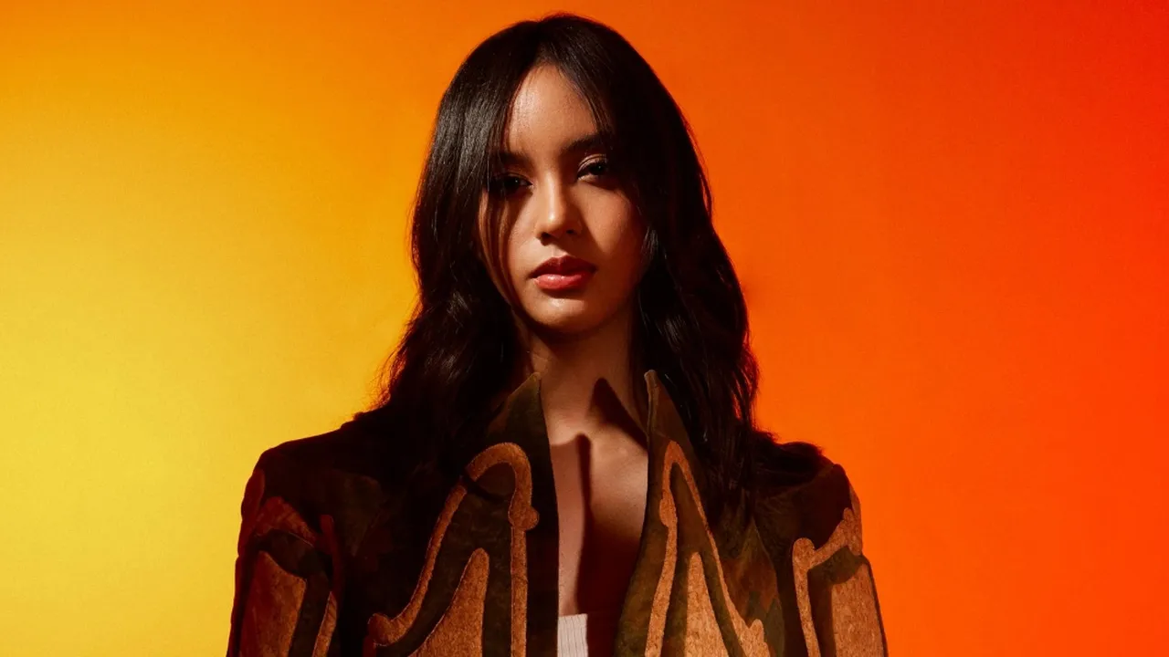 Dinda Ghania Rilis 'Bad Connection', Gandeng Produser Madonna dan Sabrina Carpenter