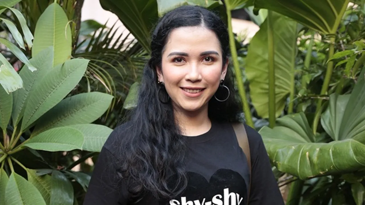 Dinda Kanyadewi Sedang Jatuh Cinta? Bisa Dilihat Dengan Cara Ini