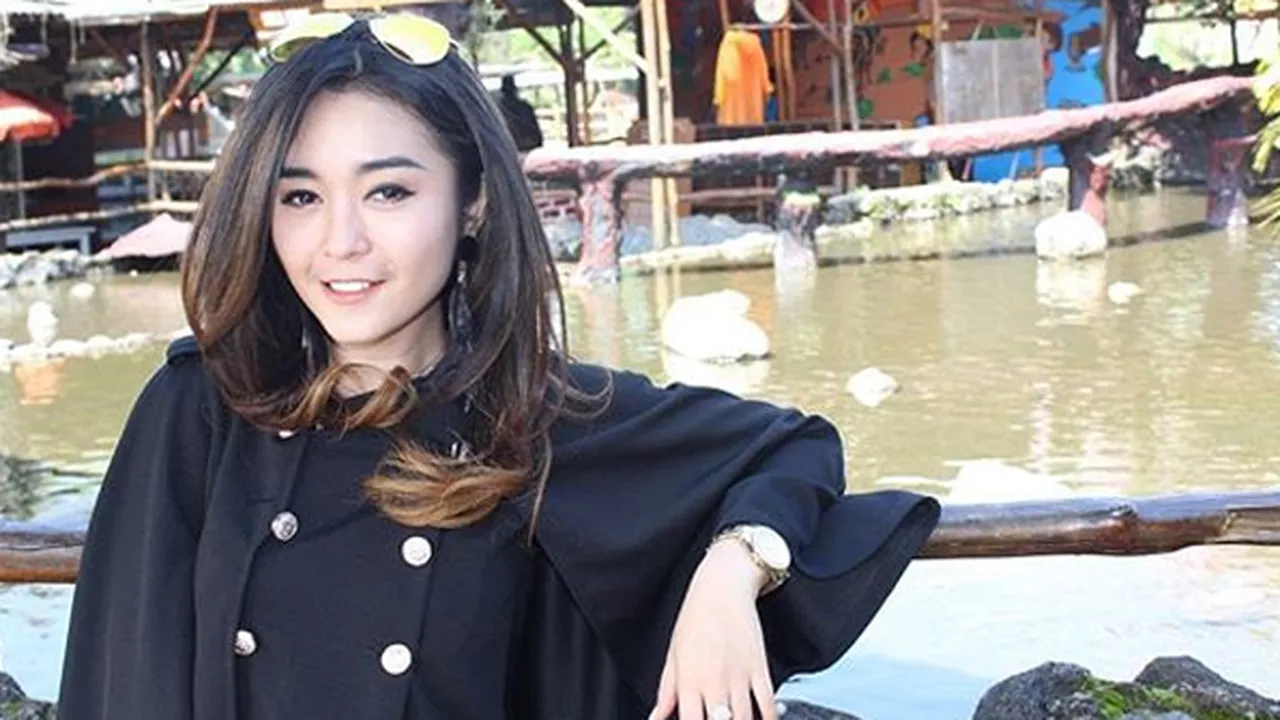 Dinda Permata Mengaku Diteror Fans Fanatik Karena Cemburu