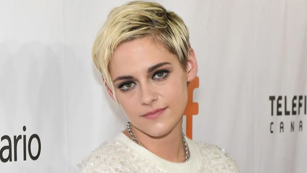 Dinner Romantis, Kristen Stewart Tertangkap Menyuapi Stella Maxwell