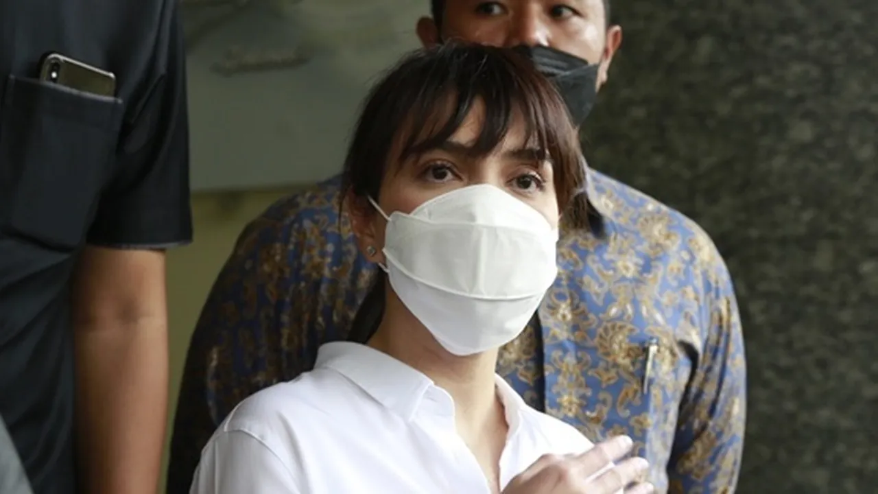Diperiksa Terkait Kasus Dugaan Promosikan Judi Online, Ini Kata Shandy Aulia Diperiksa Terkait Kasus Dugaan Promosikan Judi Online, Ini Kata Shandy Aulia