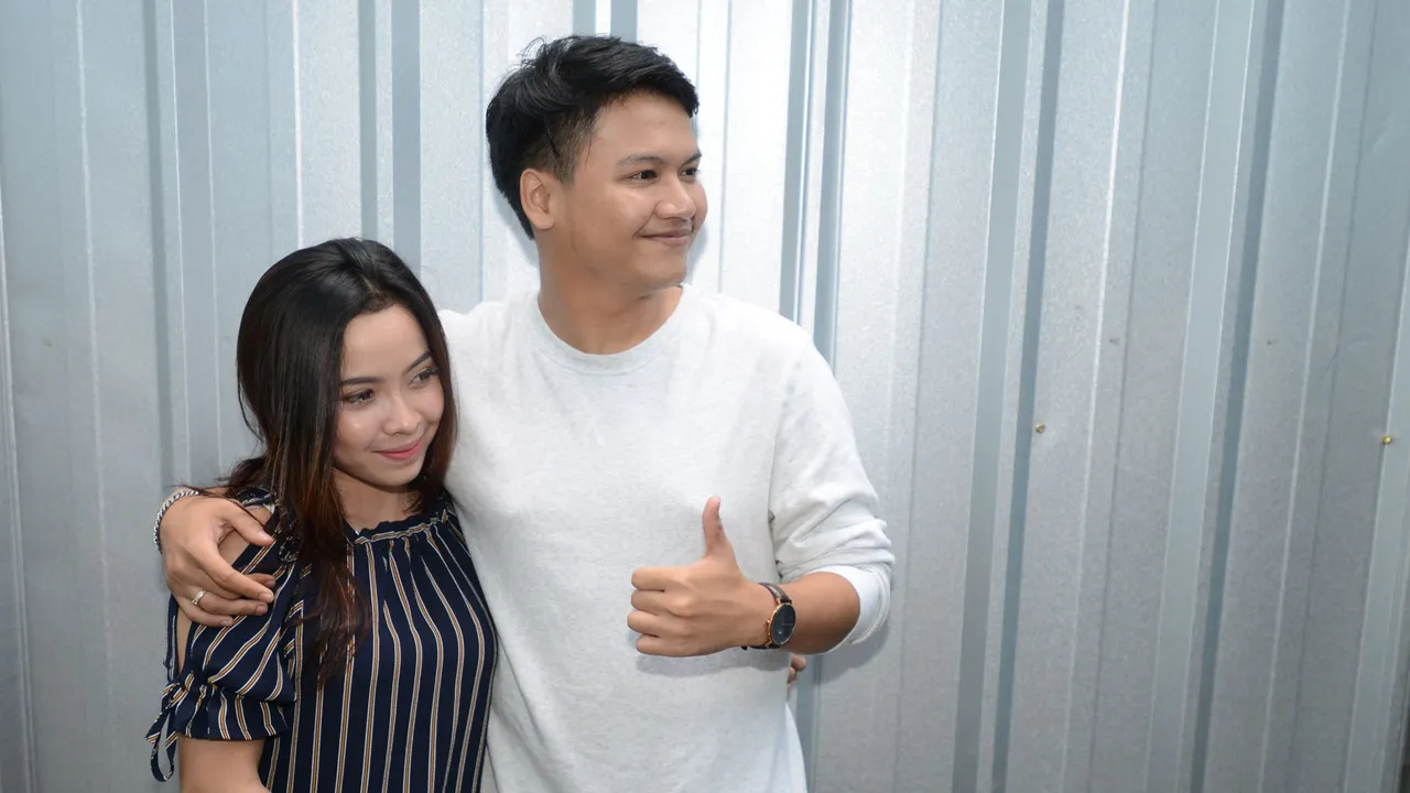 Diprediksi Perempuan, Ilham Smash Pusing Beli Baju Untuk Calon Buah Hati