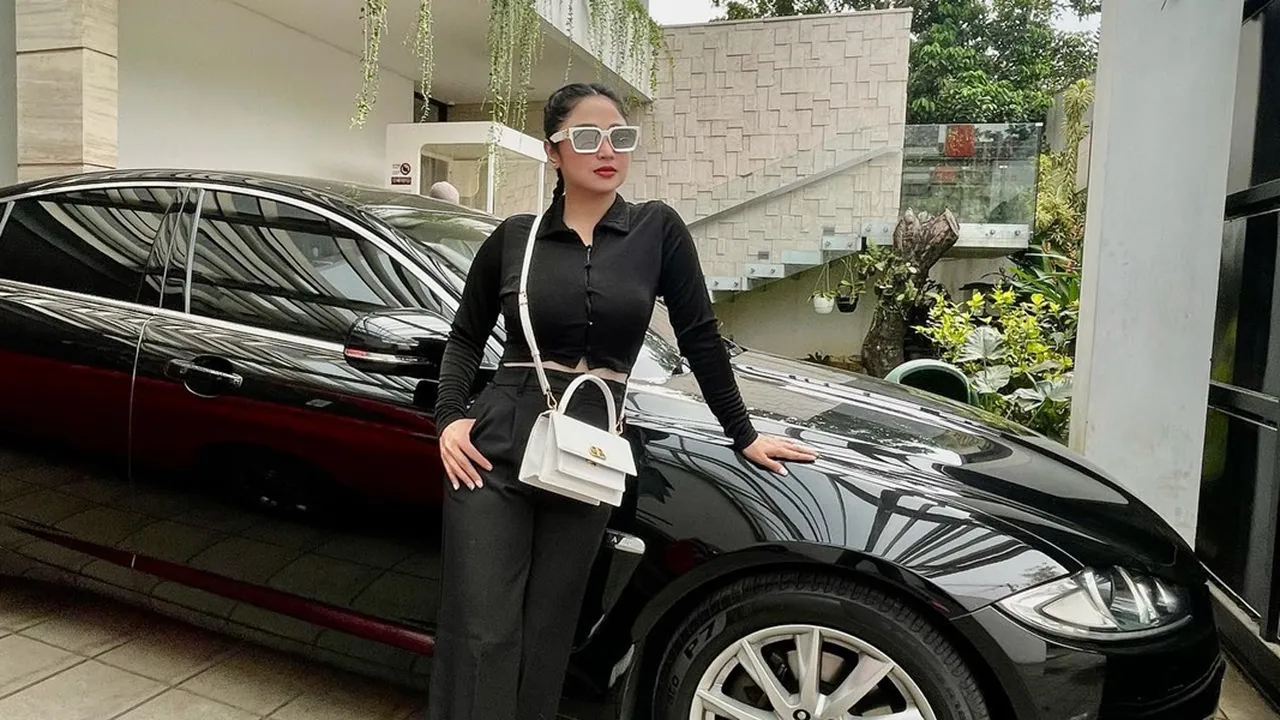 Dipuji Semakin Cantik Setelah Bercerai dengan Angga Wijaya, Dewi Perssik: Terlepas dari Beban