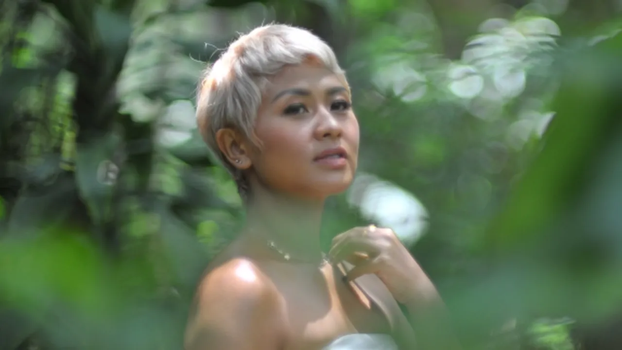 DIRA Hidupkan Kembali Lagu Legendaris 'Satu Cinta' Milik Candra Darusman dengan Versi yang Lebih Modern DIRA Hidupkan Kembali Lagu Legendaris 'Satu Cinta' Milik Candra Darusman dengan Versi yang Lebih Modern