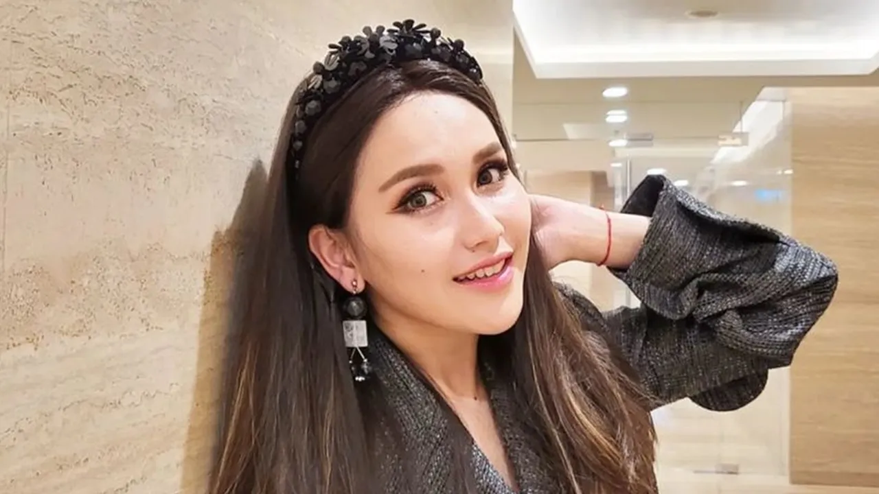 Dirumorkan Bakal Segera Menikah, Ayu Ting Ting Belum Masukkan Berkas Pernikahan ke KUA