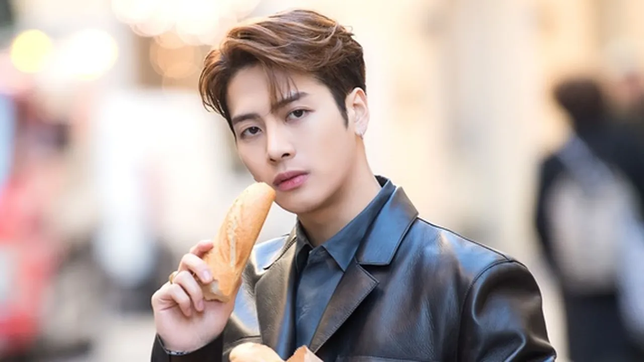 Dirumorkan Pacaran, Jackson GOT7 Beri Penjelasan Manis Kepada Fans